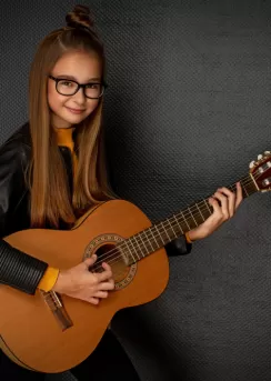 çocuklar için gitar eğitimi