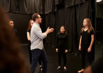 Drama Eğitimi Kaç Yaşında Başlar? Yaş Sınırı Var Mı?