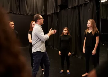 Güzel Sanatlar Lisesi Tiyatro Kursu Fiyatları