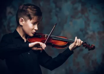 Keman Eğitiminin Çocuk Gelişimine Katkıları – Çocuklar Kemanla Büyüyor!