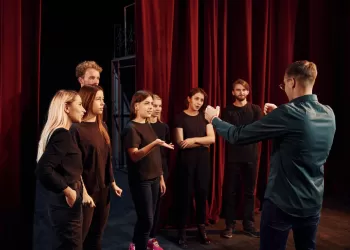 MEB Oyunculuk Eğitimi Nedir? Neden Alınmalı?