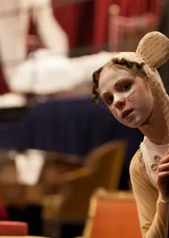 genç tiyatro kursu fiyatları