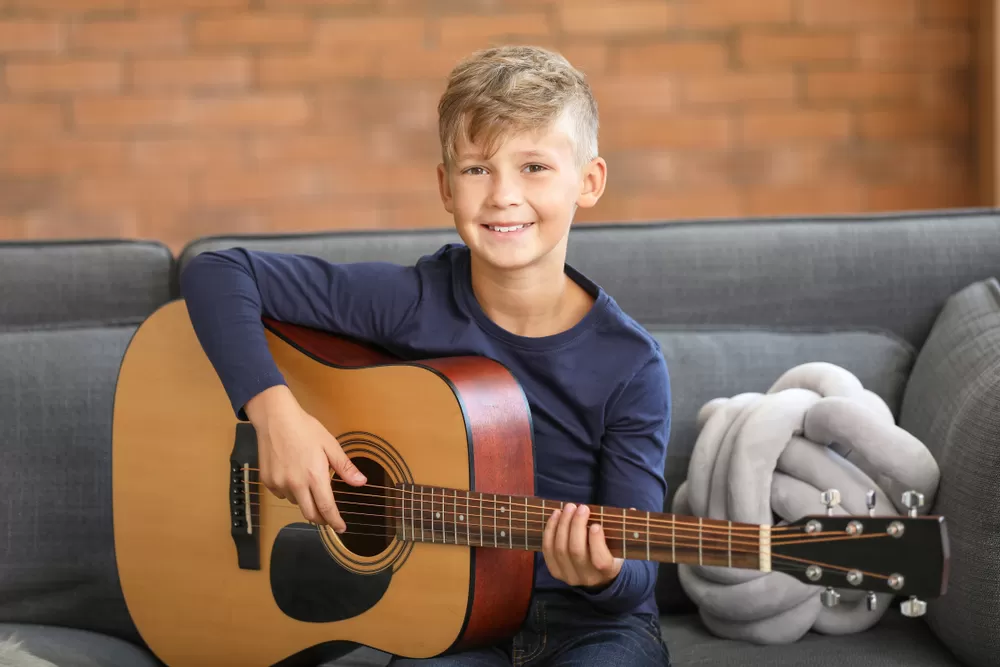 özel çocuk gitar eğitimi