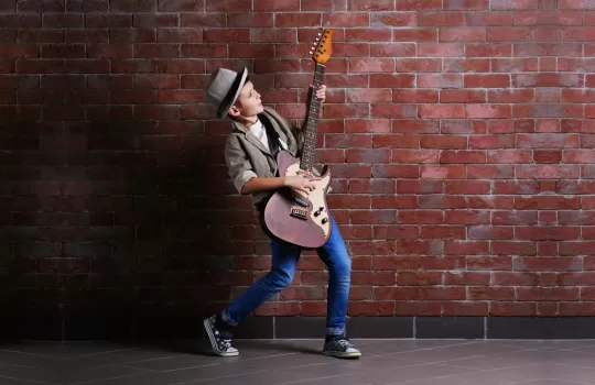 Ozel Cocuk Gitar Kursu 11