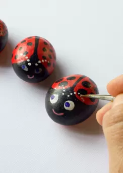 taş boyama dersleri