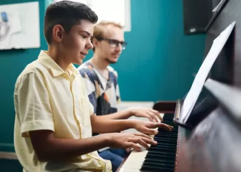 11 Yaş Piyano Eğitimi Nasıl Olmalı? – Yepyeni Deneyimler Kazanmasını Sağlayın!