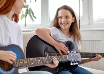 1250 TL'den Başlayan Çocuk Gitar Kursları - Çocuk Gitar Kursu Fiyatları Neye Göre Belirlenir?
