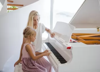 Çocuğuna Piyano Dersi Aldıran Velilerin Sık Yaptıkları Hatalar - Siz de Bu Hatalara Düşmeyin!