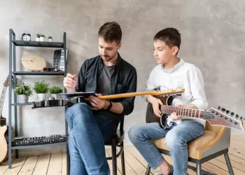 Çocuklar İçin Gitar Öğrenmeyi Kolaylaştıran Teknikler - Hem Eğlenecek Hem Kendilerini Geliştirecekler!