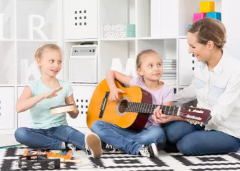 Çocuklarda Gitar Eğitimi Süreci – Çocuğum Ne Zaman Gitar Çalabilir?