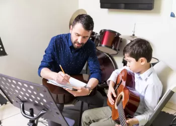 En İyi Çocuk Gitar Kursu - Neler Beklemelisiniz, Nasıl Olmalı?