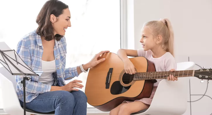 MEB Onaylı Çocuk Gitar Kursları – Çocuğunuz Uzman Ellerde Müzik ile Tanışsın!
