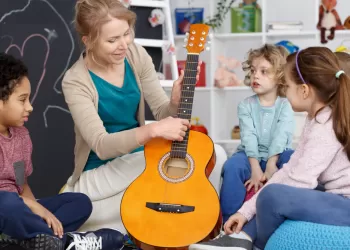 Okul Öncesi Çocuklarda Gitar Eğitimi Nasıl Olmalı?