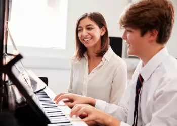 15 Yaş Piyano Eğitimi Nasıl Olmalı?