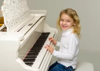 Evde Piyano Öğrenmek Mümkün Mü? - Piyano Kursu Şart Mı?