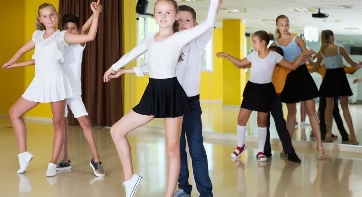 10 Yaş Dans Kursları – Çocuklarınız Sanatla İç İçe Büyüsün!