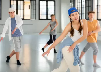 18 Yaş Dans Kursları – Kendi Hayatınızı Yaşamanızın Tam Zamanı!