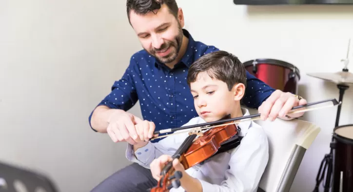8 Yaş Keman Eğitiminin Yararları – Çocuklarınızı Erken Dönemde Müzikle Buluşturun!