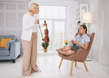 Çocuğuna Keman Dersi Aldıran Ailelerin Sık Yaptığı Hatalar – Bu Hatalara Düşmeyin!