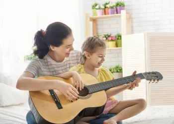 Gitar Çalmayı Öğrenen Çocuğuma Nasıl Yardımcı Olabilirim?