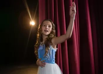 Çocuğumu Tiyatroya Yazdırmak İstiyorum Diyenlere…