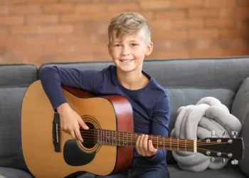 Çocuklara Gitar Öğretmek İçin İpuçları