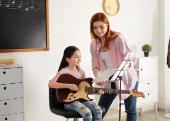 En İyi Gitar Kursları: Akorların Sihirli Dünyasında Yetenekleri Ortaya Çıkarıyor!