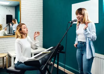 En İyi Şan Kursu – Sahne Sanatlarının Işıltısı ve Başarının Temelleri