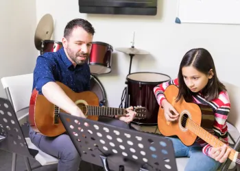 Bakırköy Çocuklar İçin Gitar Kursu: Minik Parmaklar Sanatla Buluşsun!
