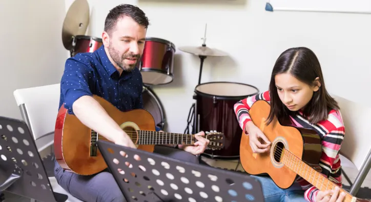 Bakırköy Çocuklar İçin Gitar Kursu: Minik Parmaklar Sanatla Buluşsun!