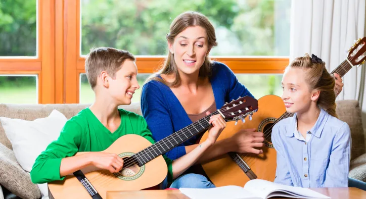 Çocuklar İçin Gitar Kursu Seçimi: Minik Parmaklara En Doğru Rehber