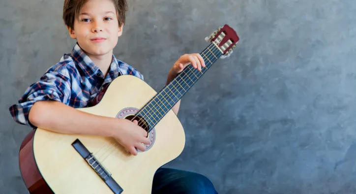 Çocukların Gitar Öğrenmeye Başlama Yaşı Kaç Olmalı? İdeal Yaş Nedir?