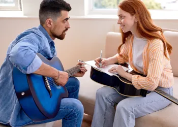 Gitar Çalmayı Öğrenmenin İnanılmaz Faydaları: Beyin, Ruh ve Sosyal Yaşam