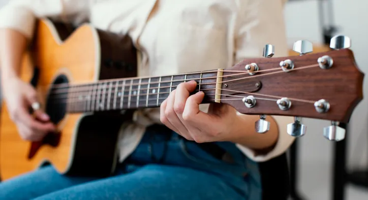 Gitar Çalarken Doğru Duruş ve Tutuş Teknikleri Neden Önemli?