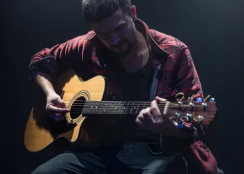 Gitar Kurslarında Başarı Hikayeleri: Sıfırdan Gitar Çalmaya Uzanan Yolculuklar