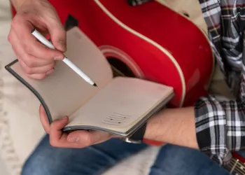 Gitar Öğrenirken Nota Okuma Gerekli mi?