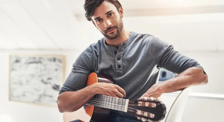 Gitar Öğrenmek İçin Hangi Yaş Uygun? Yaş Bir Engel Mi, Avantaj Mı?