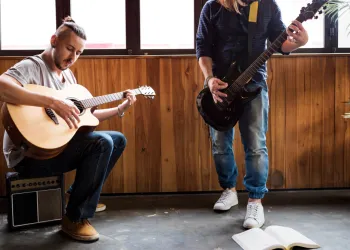 İstanbul’da Grup Gitar Dersleri: Gitar Seninle, Eğlence Herkesle!