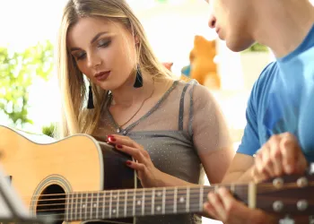 İstanbul-Bakırköy Yetişkinler İçin Gitar Kursu: Yeni Bir Hobi Edinin!