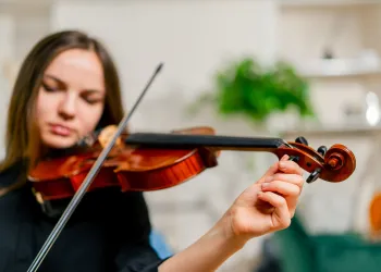 Keman Çalmak Gerçekten Zor mu? Öğrenme Sürecindeki Engeller ve Çözümleri