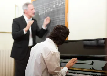 Nota Bilmeden Piyano Çalınır Mı? Kurslar İçin Nota Şart Mı?