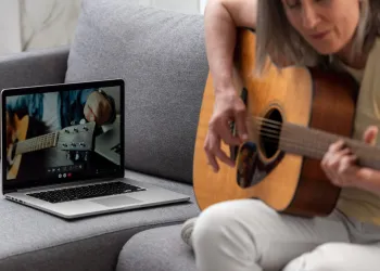 Online Gitar Kursuna Hemen Kaydol Ev Konforunda Gitar Öğrenmenin Keyfini Yaşa!