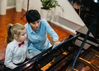 Online Piyano Kursu mu, Yüz Yüze mi? Avantajlar ve Dezavantajlar