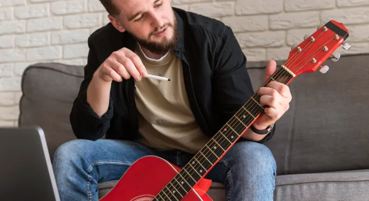 Solaklar İçin Gitar Kursu Farklı Mı? Solak Gitar Nasıl Çalınır?